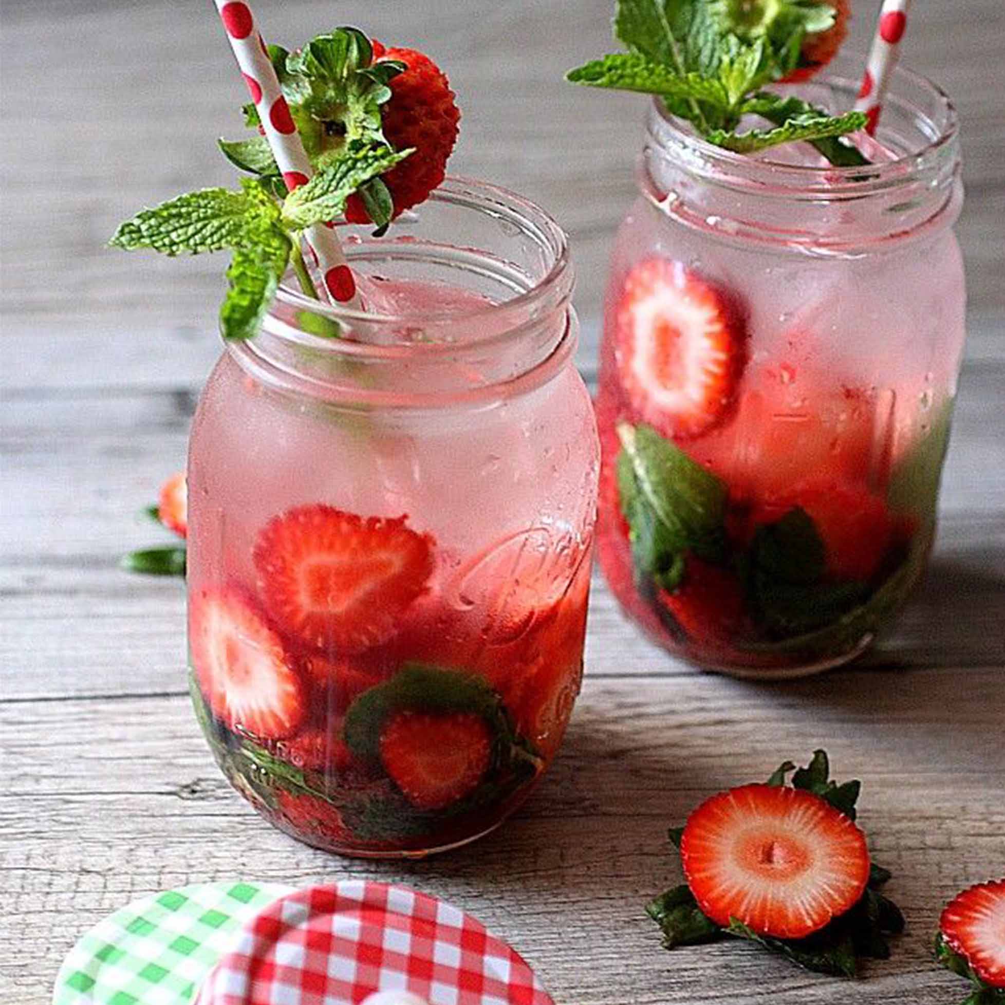 King coconut water with Strawberry i 💚 COCO